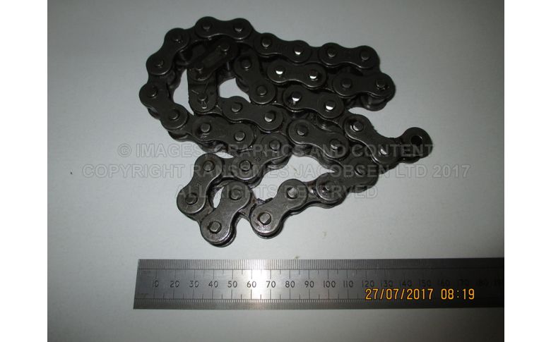 003030395 ROLER CHAIN A303039
